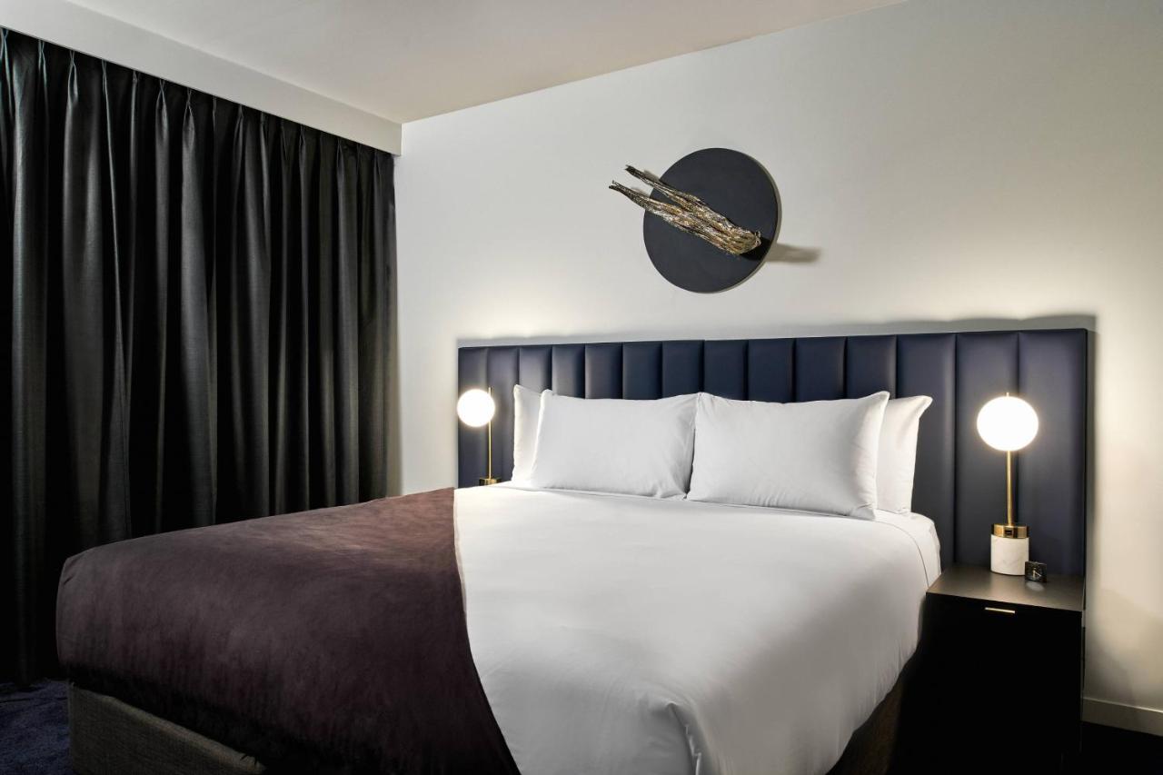 Midnight Hotel, Autograph Collection Canberra Zewnętrze zdjęcie A bedroom at the hotel