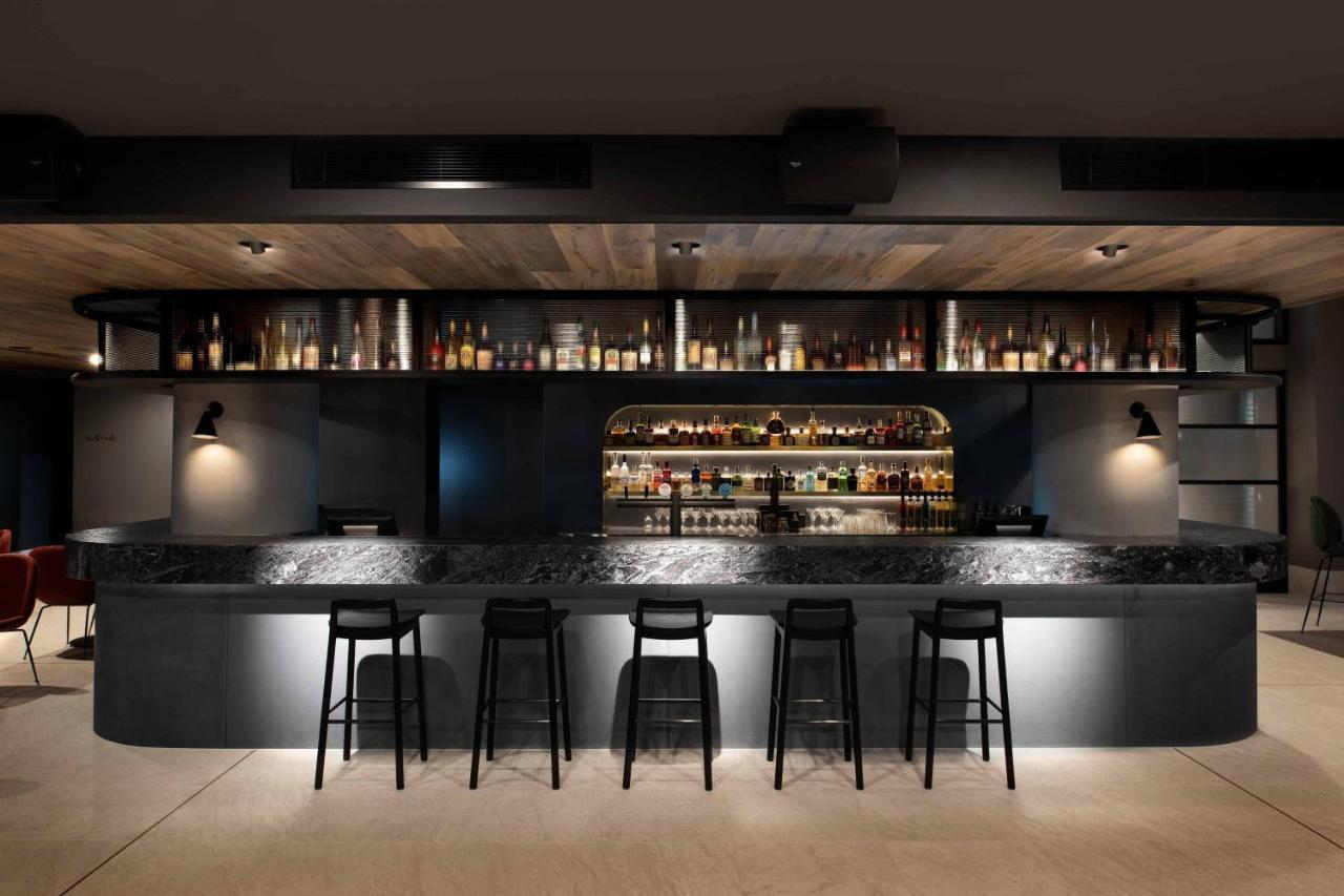 Midnight Hotel, Autograph Collection Canberra Zewnętrze zdjęcie The bar at the restaurant