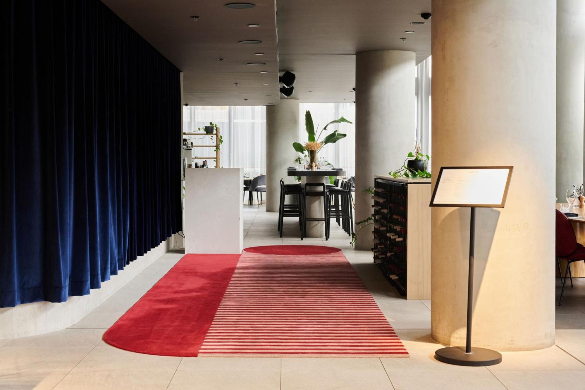 Midnight Hotel, Autograph Collection Canberra Zewnętrze zdjęcie Entrance to the restaurant