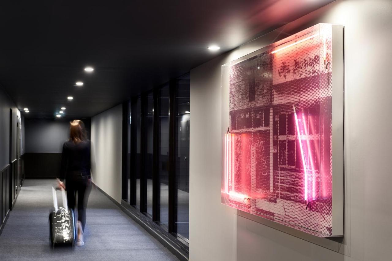 Midnight Hotel, Autograph Collection Canberra Zewnętrze zdjęcie Installation of the artwork "The Red Room" at the InterContinental London Park Lane
