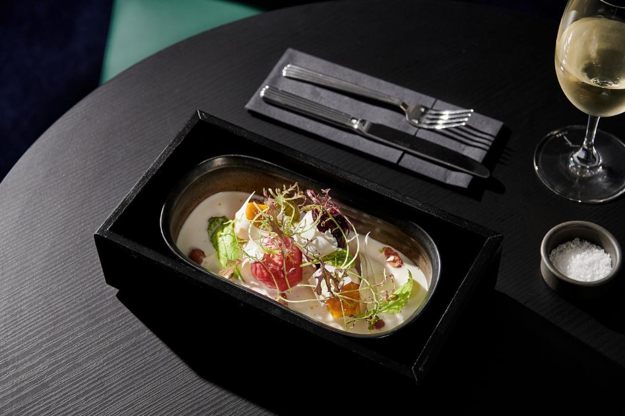 Midnight Hotel, Autograph Collection Canberra Zewnętrze zdjęcie A dish at the restaurant